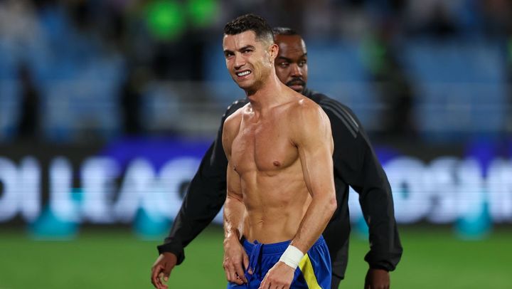 ロナウド、極寒の地フィンランドで冬休みを過ごす。服装はなんとパンツ一丁…！？