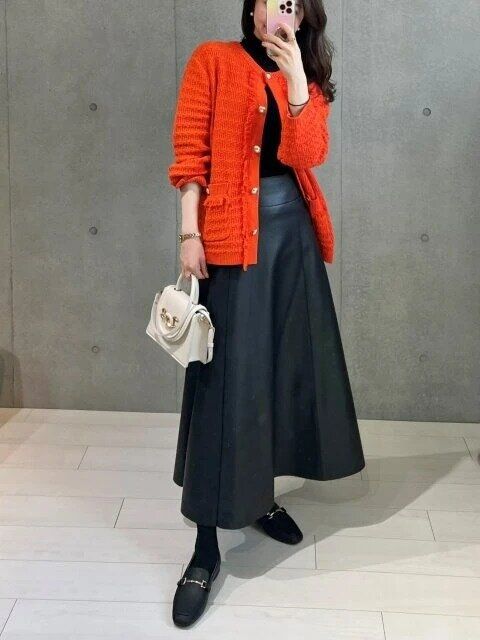 ツイードカーディガンとスカートコーデ