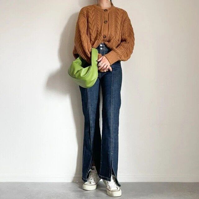 ケーブルニットカーディガンとデニムコーデ