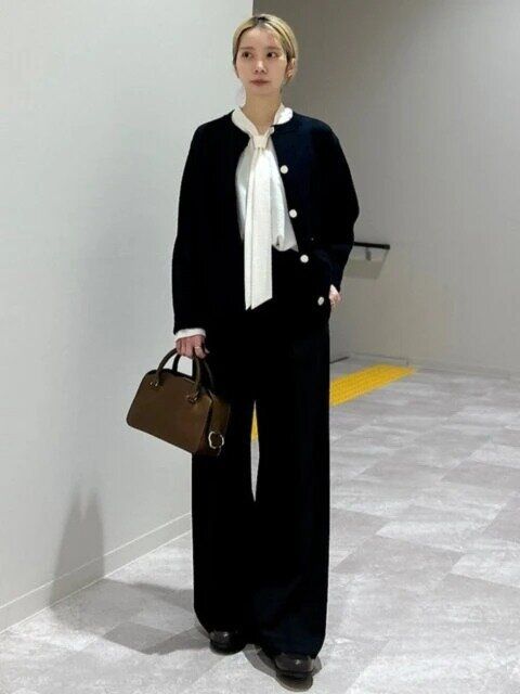 ボウタイブラウス×ニットジャケットで大人顔