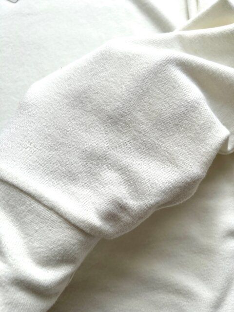ユニクロ ソフトニットフリースクルーネックT オフホワイト 手を入れてみた感じ