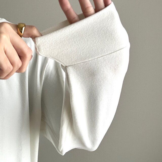 ユニクロ ソフトニットフリースクルーネックT Mサイズ 袖口 伸縮性のある生地