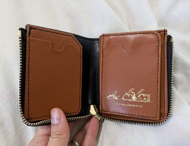 中を開けた姿・茶色