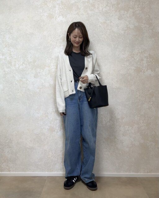 カーブデニムでカジュアルコーデ