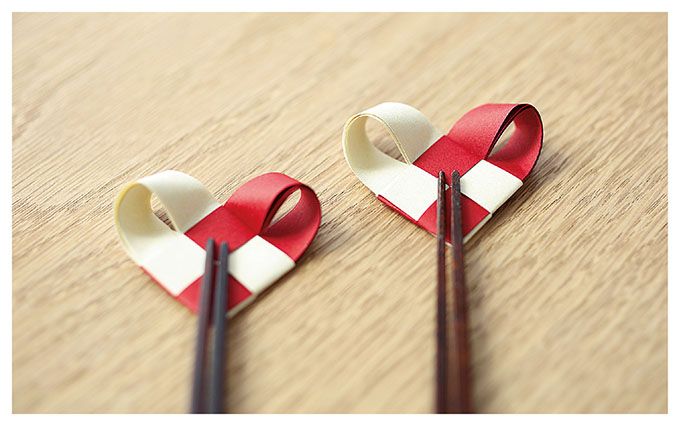 画用紙で工作！ お正月を手作りの「紅白ハートのはし置き」で迎えよう！の画像1