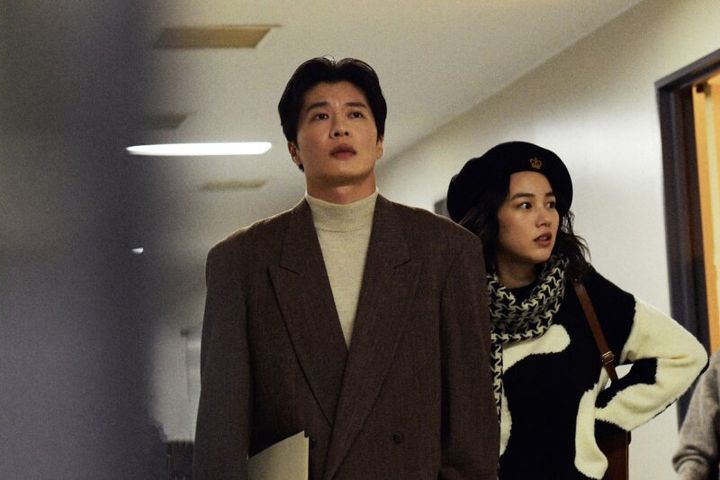 映画『私にふさわしいホテル』田中圭は編集者、のんは新人小説家を演じている