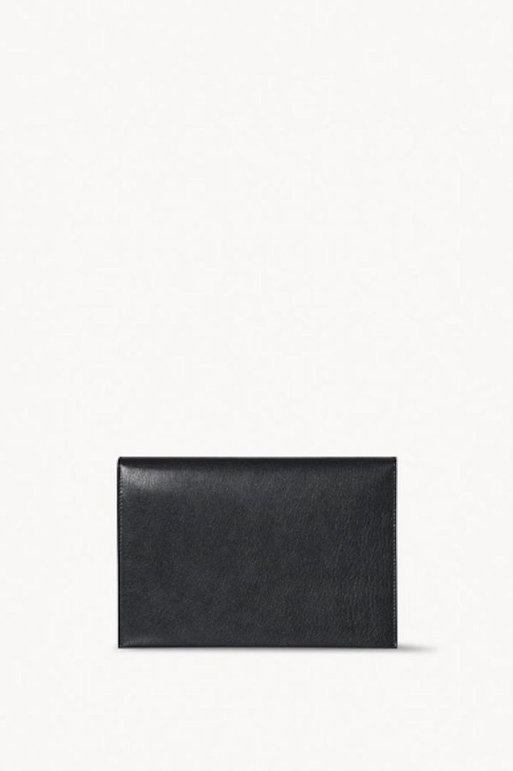 画像: Travel Pouch［W25×H17×D3cm］￥141,900／ザ・ロウ www.therow.com