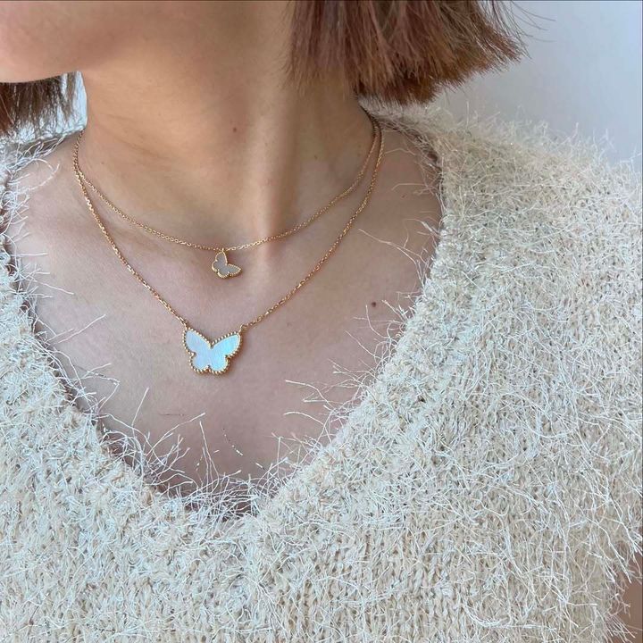 ハイブランドネックレスの重ね付け