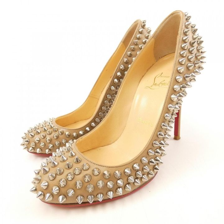 クリスチャン・ルブタンのパンプス