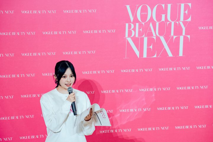 オープニングの司会を務めた村吉姫氏。