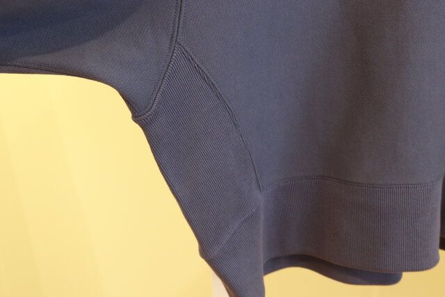 ユニクロのJWAスウェットシャツ2