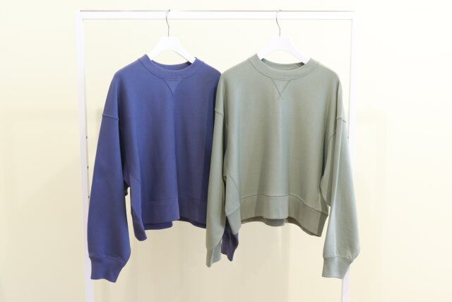 ユニクロのJWAスウェットシャツ1