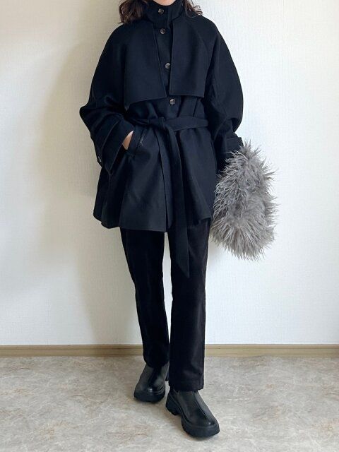 ファーバッグで華やかモノトーン