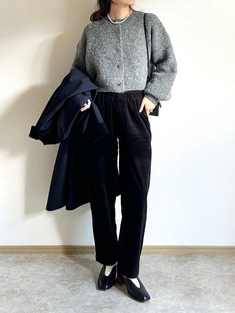 ショート丈トップスでスタイルアップ