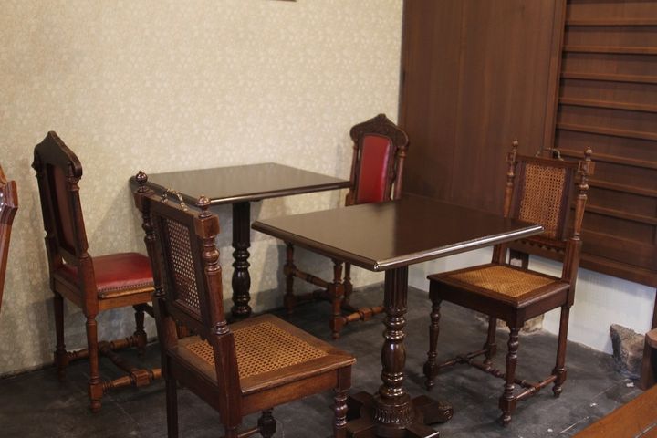 テーブル席は12席