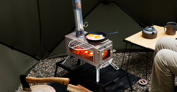 コンパクトで‟炎の癒し“が楽しめる！冬キャンプで大活躍の薪ストーブが優秀すぎる！