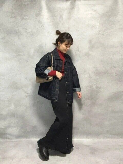 ジップスカートで大人顔コーデ