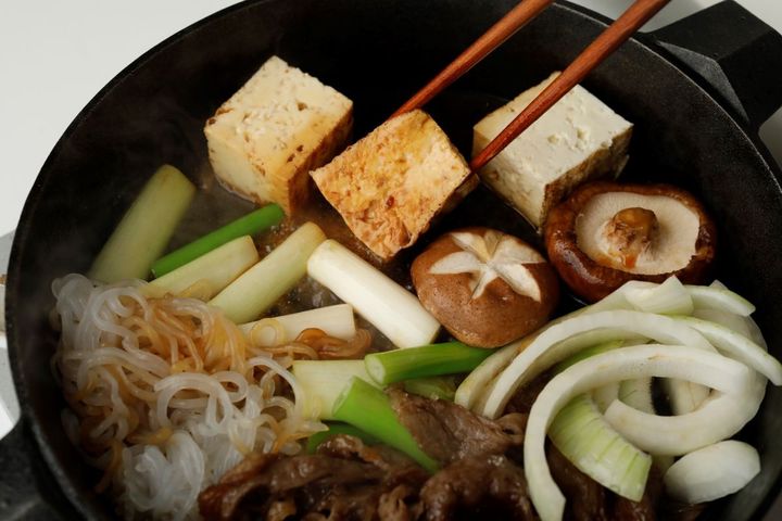 ときどき返しながら、しいたけがしんなりするまで煮る