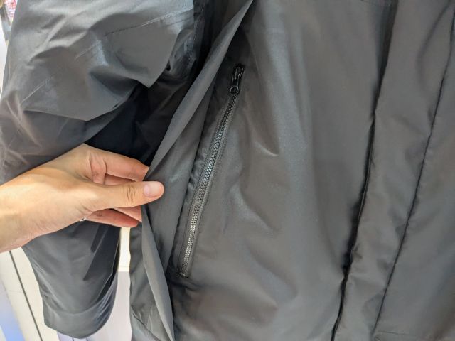 BAZZ HEAT STRETCH マシュマロエスキモーパフコートのポケット