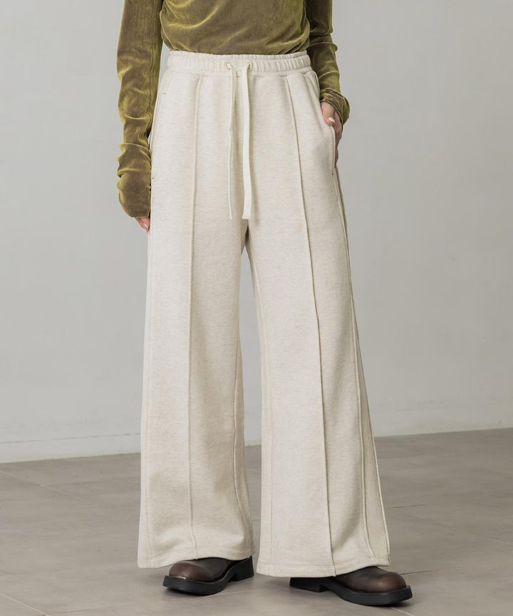画像: スウェットパンツ￥17,600（PUBLIC TOKYO） public-tokyo.com