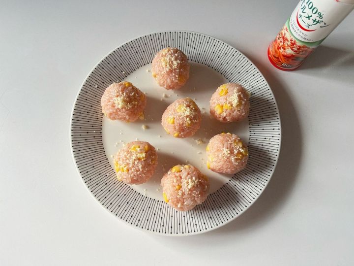 年末年始にもおすすめ！一口プチプチコーンケチャップのパリおにぎり【渡辺友美子のパリおにぎりのレシピ vol.6 〜レシピで旅するヨーロッパ〜】