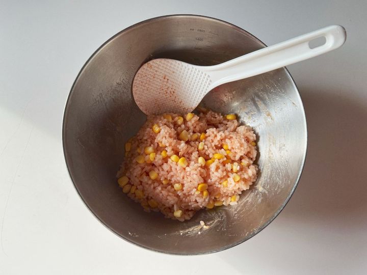 年末年始にもおすすめ！一口プチプチコーンケチャップのパリおにぎり【渡辺友美子のパリおにぎりのレシピ vol.6 〜レシピで旅するヨーロッパ〜】