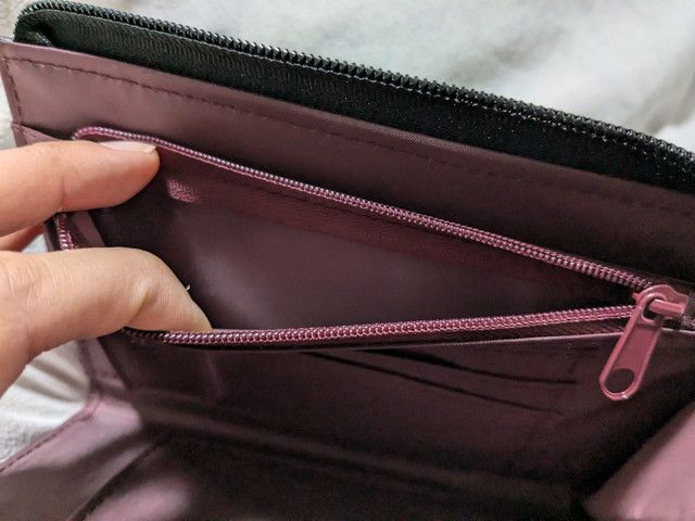 JALスマホショルダーポケットを開いたところ