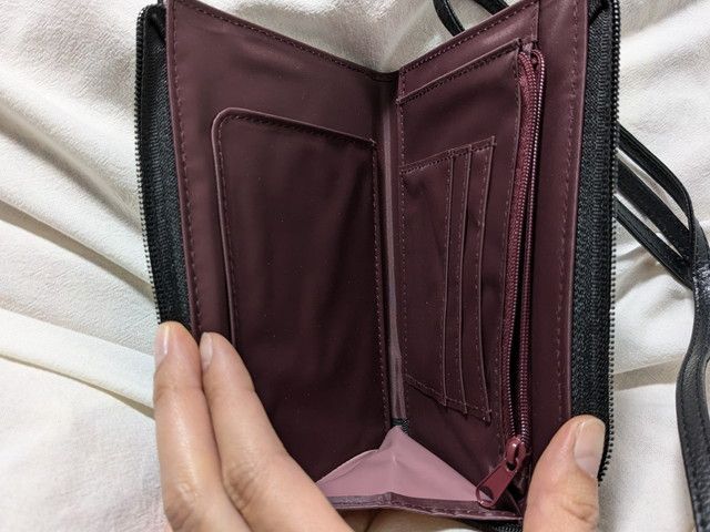 JALスマホショルダー開いたところ