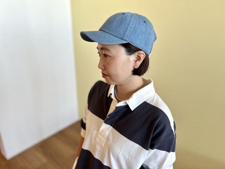画像: 【UNIQLO and JW ANDERSON】オーバーサイズラガーポロシャツ（男女兼用L）¥3,990、UVカットデニムキャップ（男女兼用）¥1,990 www.uniqlo.com