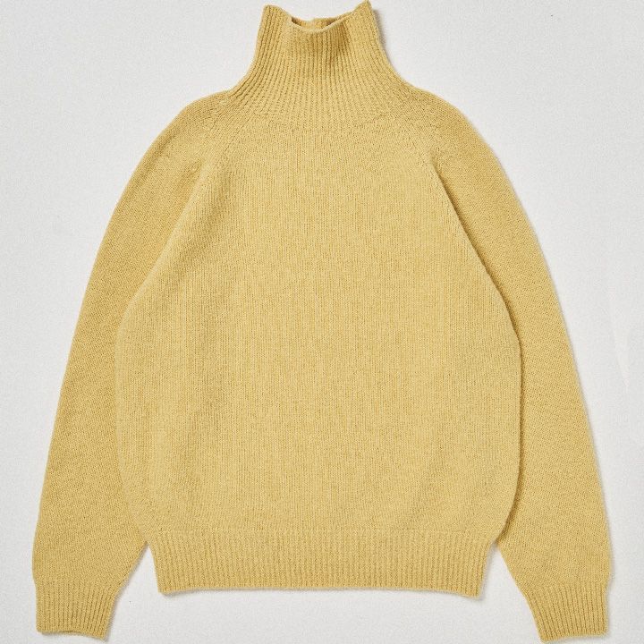 寒い冬だからこそカラフルな服を着よう！何着も欲しくなるカラーニット11選