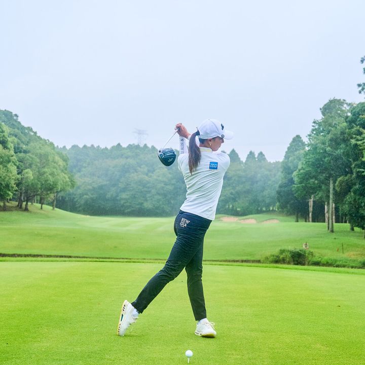 最低限の動きで最大のパワーを生み出す！ 軸のブレないスイングをマスターするコツ