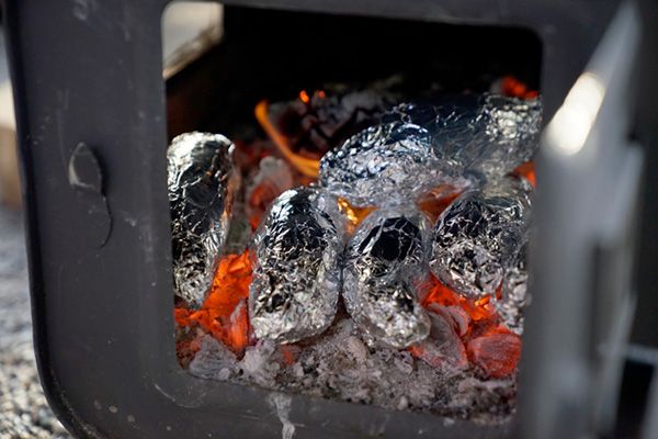 意外と知らない！冬キャンプで役に立つ薪ストーブの豆知識