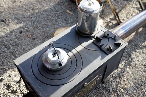 意外と知らない！冬キャンプで役に立つ薪ストーブの豆知識