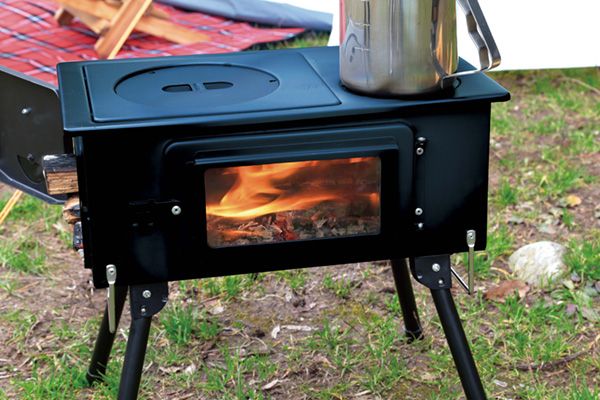 意外と知らない！冬キャンプで役に立つ薪ストーブの豆知識