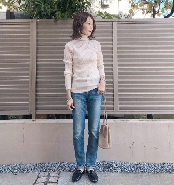 リブタートルネックセーターNGコーデ
