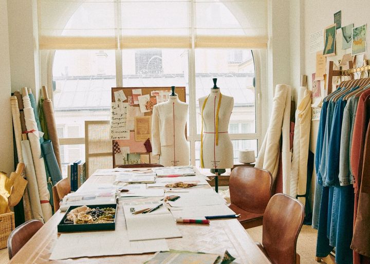 パリ左岸に位置する、おしゃれなアパルトマンのような本社。