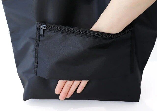 アクアスキュータム パッカブルお出かけBAG背面仕様