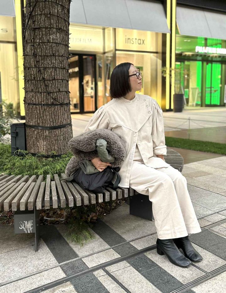 画像1: まろやかな白が映える【OSHIMA REI】のセットアップ