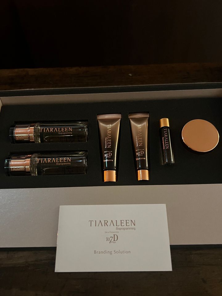 TIARALEENのコスメティックたち。