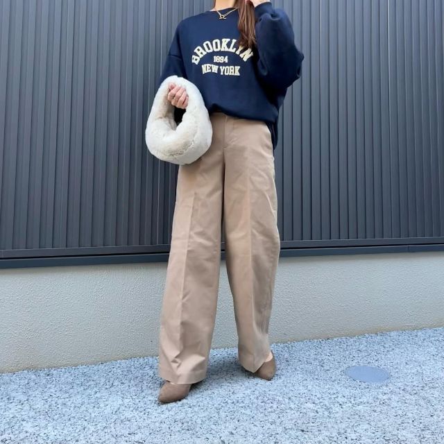 ワイドチノパンツを着たコーデ