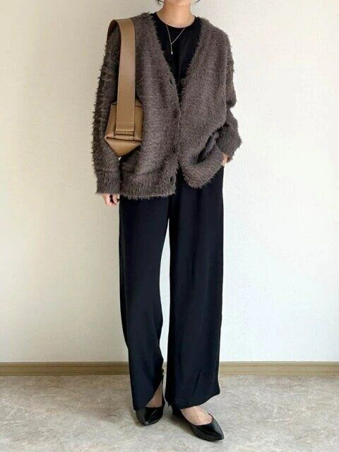 ソフトブラッシュドイージーパンツカーディガンコーデ