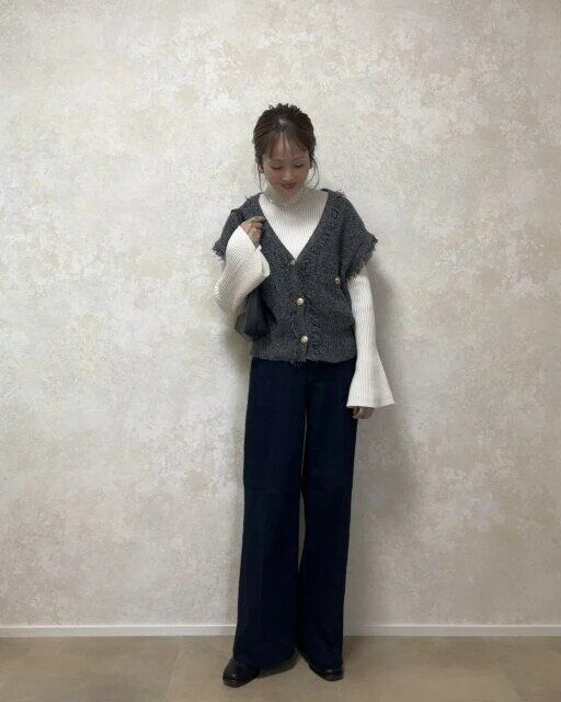 ワイドトラウザージーンズフリンジベストコーデ