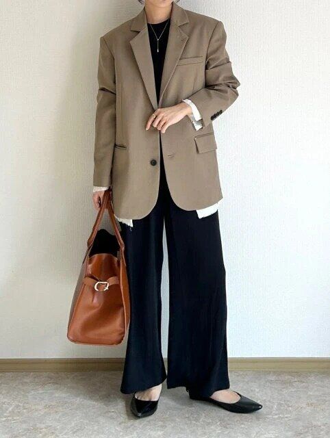 ソフトブラッシュドイージーパンツジャケットコーデ