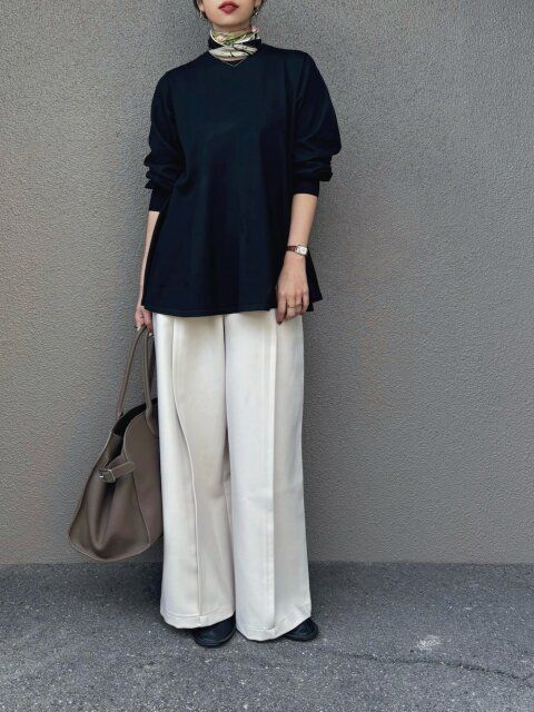 キレイめコーデも決めすぎないのが好バランス