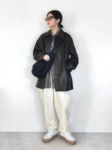 旬なスウェットパンツも“白”で洒落感UP