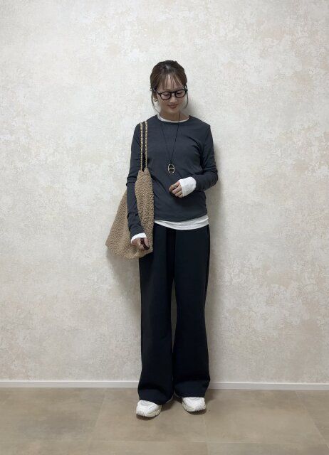 レイヤードトップスでカジュアルコーデ