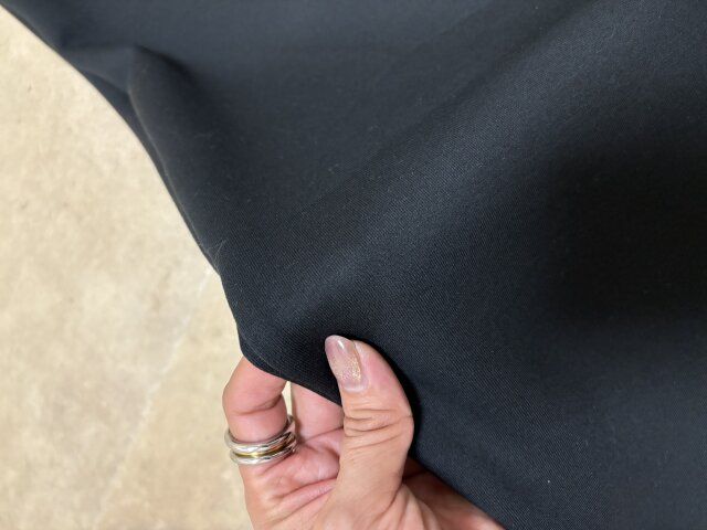 ユニクロ ドライスウェットワイドパンツ 生地 アップ