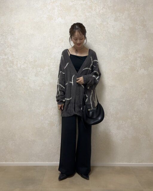 ゆるカーデでモノトーンコーデ