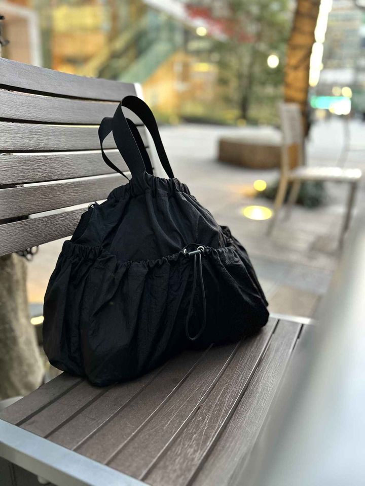 画像1: 【GU】ギャザーポケットバッグ¥1,990 www.gu-global.com