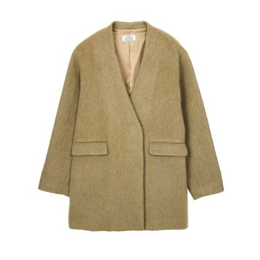 柔らかなカーキのウールモヘアが、地味になりがちな冬コーデを支えてくれる。￥26,400（ジャーナル スタンダード レリューム／ジャーナル スタンダード レリューム ルミネ新宿店）